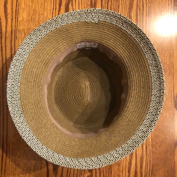 NWOT! Sun and sand beach hat - Picture 4 of 6